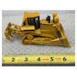 Cat D8R Series II Track-Type Tractor 1:50 scale