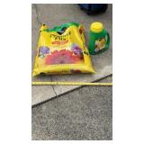 Miracle Gro Potting Soil and Shake n Feed
