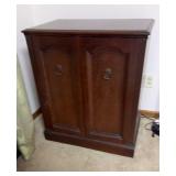 Mid Century Magnavox Radio-Phonograph Console