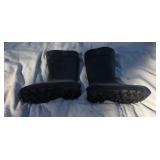 Servers size 9 rubber boots