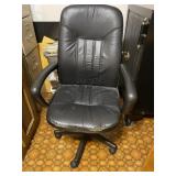 Office Chair With Tare in Seat