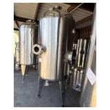 Stainless Steel Cylindrical Storage Tank With Tri-Clamp Connections