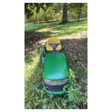 John Deere LA105 Riding Lawn Tractor, 19.5 HP, 42' Cutting Deck