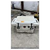 Cabela's Polar Cap Equalizer 40-Quart Rotomolded Cooler with T-Style Latches and Rope Handles