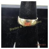 LADIES 14K GOLD WEDDING BAND. SIZE 7 WEIGHS 4.8