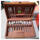 USED LIKE NEW FLATWARE SET WITH BOX.