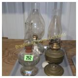 GROUP OF 4 ANTIQUE OIL LANTERNS.