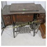 ANTIQUE SEWING MACHINE, NEEDS REPAIR.