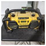 USED DEWALT BATTERY/ELECTRIC RADIO IN WORKING
