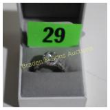 LADIES STERLING SILVER GEMSTONE RING SIZE 8.