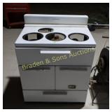 VINTAGE STOVE, MISSING SOME PARTS.