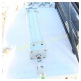 USED HYDRAULIC CYLINDER