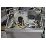 TABLE TOP 34" X 22" ALUMINUM SHOWCASE.