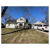 Desirable Home in Perrysburg with 3 Beds on 1/2 Acre Lot at Online Auction