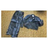 BMW riding leathers 44 REG with box (See photos)