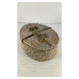 Porcelain trinket holder 4' x 3.25' x 1.5'