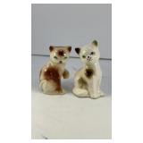 White and brown cats ceramic salt & pepper shakers
