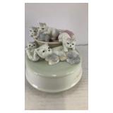 Porcelain cat w/ kittens music box 4.5' x 4.5'