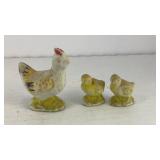 Small ceramic hen and (2) chicks