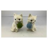 ENESCO (2) Ceramic white kittens w/ yarn balls 3'T