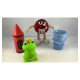 Flat of M&M figure and other toys
