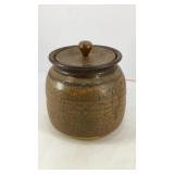 Dakota stoneware jar w/ lid 4.5' x 4'