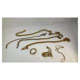 Various gold chains in different shapes & sizes