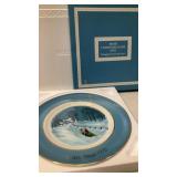 Avon Xmas Plate 1976 Bringing Home the Tree IN BOX