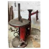 PNEUMATIC TIRE CHANGER MACHINE