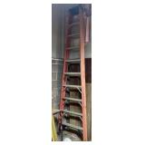 LARGE FIBERGLASS STEP LADDER