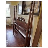 FOUR POSTER QUEEN BEDFRAME W RAIL
