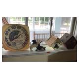 2 BIRDHOUSES AND LABRADOR DOG FIGURINE
