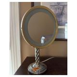 MAGNIFIED LIGHTED MIRROR