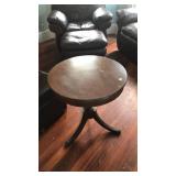 ROUND WOOD SIDE TABLE