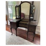 QUEEN ANNES MAHOGANY VANITY
