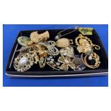 TRAY OF ASST BROOCHES