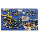 TRAY OF ASST COSTUME JEWELRY