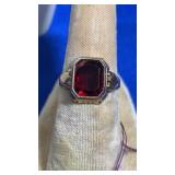 10K YELLOW GOLD & RUBY APPEARING STONE RING