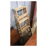 4 FT WOOD STEP LADDER