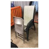 4 OUTDOOR CHAIRS & 1 METAL CHAIR