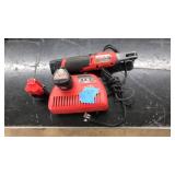 MILWAUKEE FUEL 1/4" RATCHET WITH CHARGER