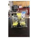 MAGNIFYING GLASS WITH HELPING HAND