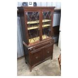 VNTG. WOOD CHINA CABINET