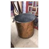 ANTIQUE LARGE COPPER POT W/ IRON HANDLES