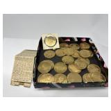 FLAT OF ASST COMMEMORATIVE COINS & MEDALLIONS