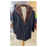 VNTG. WOOL & FUR COLLARED LADIES COAT