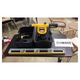 DEWALT DW090 BUILDERS LEVEL IN HARD CASE