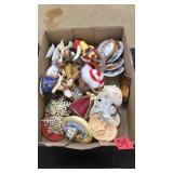 FLAT OF ASST. CHRISTMAS ORNAMENTS