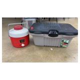 RUBBERMAID STORAGE TOTE & 2GAL WATER COOLER