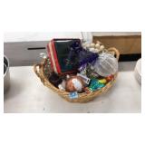 BASKET WITH CHRISTMAS ORNAMENTS
